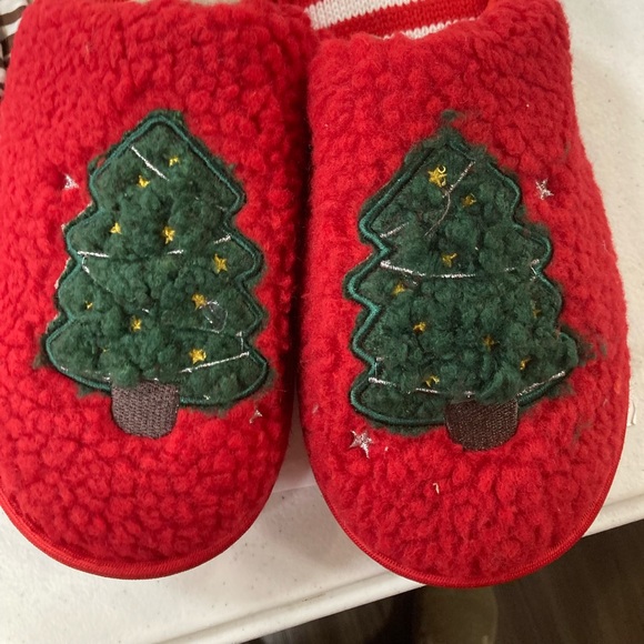Christmas slip on slippers - Picture 1 of 3